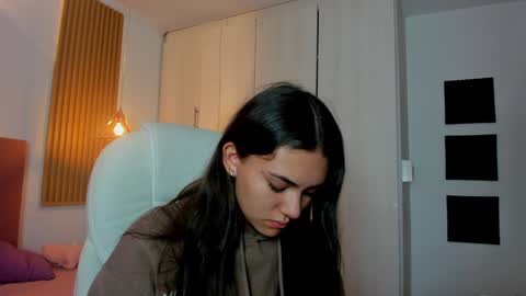 Snapshot of mia_nevaeh chatting on 01/12/25, 08:25 Mia Nevaeh - follow me online show from 01/12/25, 08:25