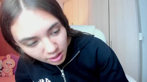 Snapshot of mia_nevaeh chatting on 01/25/25, 08:10 Mia Nevaeh - follow me online show from 01/25/25, 08:10