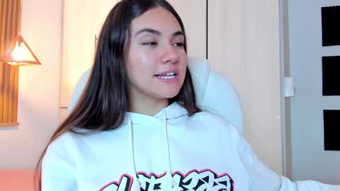 Snapshot of mia_nevaeh chatting on 01/30/25, 07:59 Mia Nevaeh - follow me online show from 01/30/25, 07:59