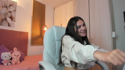 Snapshot of mia_nevaeh chatting on 02/01/25, 09:40 Mia Nevaeh - follow me online show from 02/01/25, 09:40
