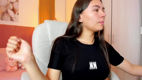 Snapshot of mia_nevaeh chatting on 02/04/25, 09:10 Mia Nevaeh - follow me online show from 02/04/25, 09:10