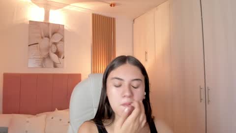 Snapshot of mia_nevaeh chatting on 02/08/25, 09:15 Mia Nevaeh - follow me online show from 02/08/25, 09:15