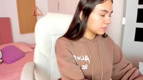 Snapshot of mia_nevaeh chatting on 02/21/25, 09:00 Mia Nevaeh - follow me online show from 02/21/25, 09:00