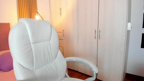 Snapshot of mia_nevaeh chatting on 02/22/25, 12:05 Mia Nevaeh - follow me online show from 02/22/25, 12:05