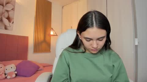 Snapshot of mia_nevaeh chatting on 03/03/25, 08:54 Mia Nevaeh - follow me online show from 03/03/25, 08:54