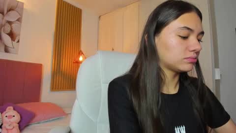 Snapshot of mia_nevaeh chatting on 03/11/25, 08:42 Mia Nevaeh - follow me online show from 03/11/25, 08:42
