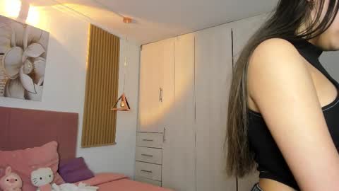 Snapshot of mia_nevaeh chatting on 10/18/25, 08:31 Mia Nevaeh - follow me online show from 10/18/25, 08:31