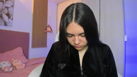 Snapshot of mia_nevaeh chatting on 10/21/25, 08:42 Mia Nevaeh - follow me online show from 10/21/25, 08:42