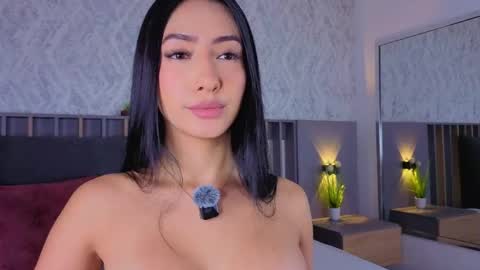 Snapshot of mia_oceann chatting on 05/01/26, 02:43 MIa online show from 05/01/26, 02:43