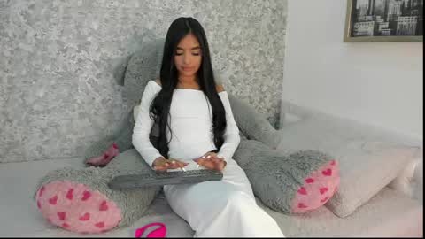 Mia online show from 05/26/26, 02:07