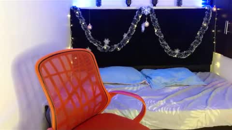 Mia  online show from 12/07/24, 01:29