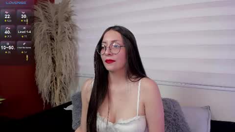 Snapshot of mia_quinn__ chatting on 06/24/26, 07:35 mia_quinn__ online show from 06/24/26, 07:35
