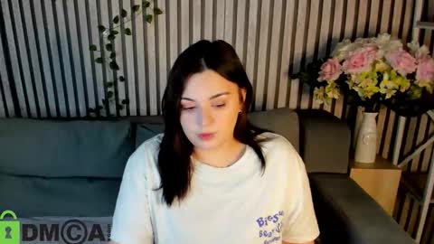 Mia online show from 11/05/25, 01:16