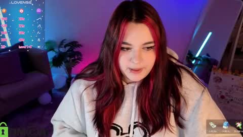 Snapshot of mia_r0ss chatting on 05/25/26, 01:00 Mia online show from 05/25/26, 01:00