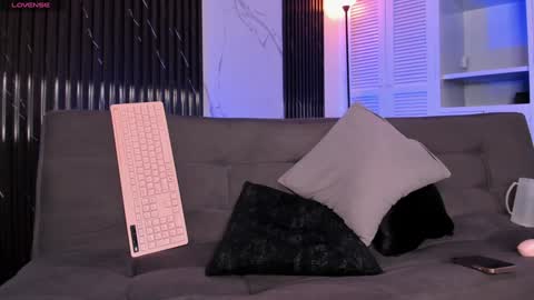 Mia online show from 12/07/24, 03:58