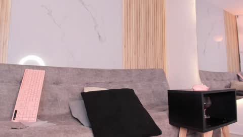 Mia online show from 12/10/24, 12:50