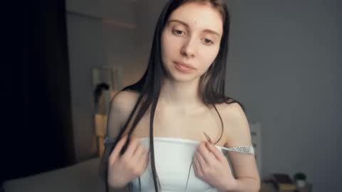 Mia online show from 03/12/25, 02:23