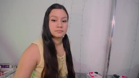 Snapshot of mia_reys chatting on 01/05/25, 12:21 mia reys online show from 01/05/25, 12:21