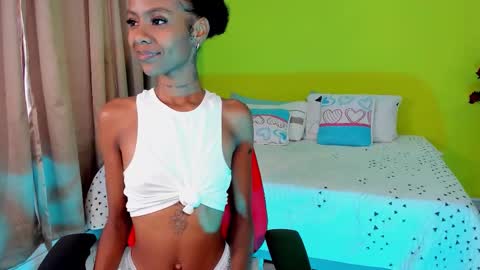 Snapshot of mia_rissi chatting on 10/28/25, 02:53 Mia online show from 10/28/25, 02:53
