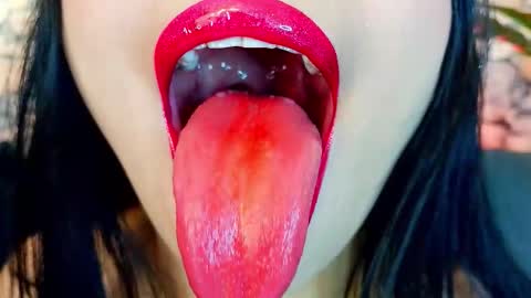 Mia online show from 11/12/25, 07:03