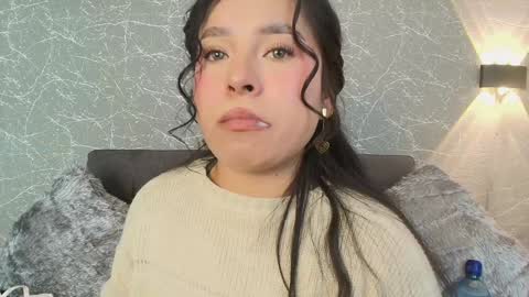 Mia Roux online show from 01/05/25, 07:28