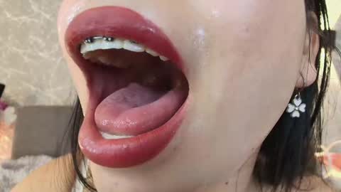 Mia Roux online show from 02/23/25, 11:25