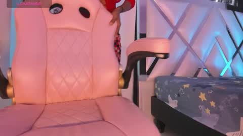 mia_royal online show from 12/04/25, 09:12