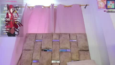 mia_royal online show from 04/10/26, 07:07