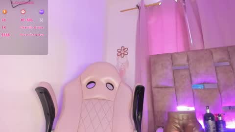 mia_royal online show from 05/18/26, 06:03