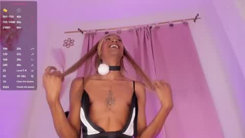 mia_royal online show from 07/10/26, 12:26