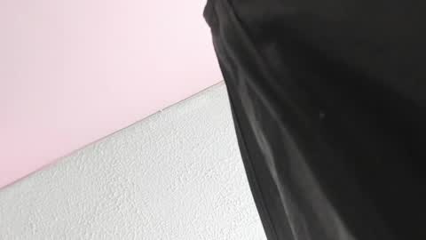 Mia . online show from 11/28/25, 11:46