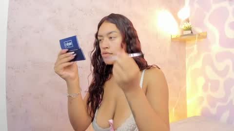 Mia . online show from 04/08/26, 12:27