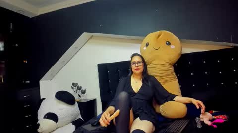 mia_simmons_ online show from 04/28/26, 07:08