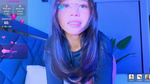Snapshot of mia_sirenia chatting on 05/15/26, 09:33 Mia online show from 05/15/26, 09:33