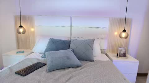 Mia  online show from 04/09/26, 08:25