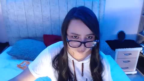 mia_smithl online show from 12/30/24, 08:54