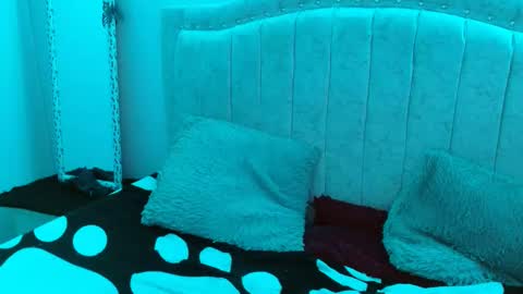 mia_smithl online show from 01/12/25, 01:37