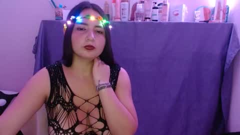 mia_smithl online show from 01/22/25, 08:40