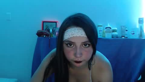 mia_smithl online show from 02/05/25, 07:18
