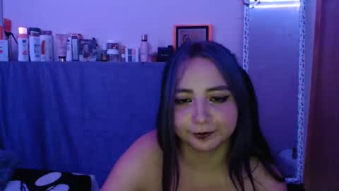 mia_smithl online show from 03/03/25, 11:44