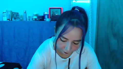 mia_smithl online show from 03/04/25, 06:37