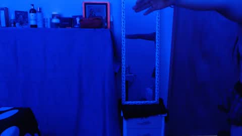 mia_smithl online show from 03/06/25, 09:47