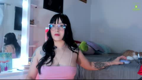 Mia  online show from 11/18/25, 01:44