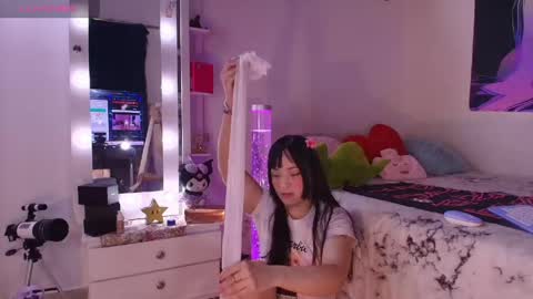 Snapshot of mia_starss chatting on 05/19/26, 01:22 Mia online show from 05/19/26, 01:22