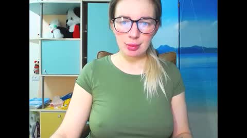 Mia. online show from 11/28/25, 11:24