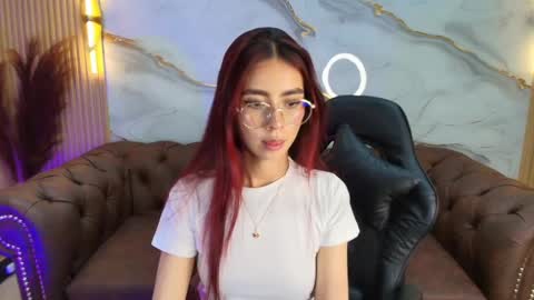 Snapshot of mia_tf chatting on 09/22/25, 01:35 Mia online show from 09/22/25, 01:35