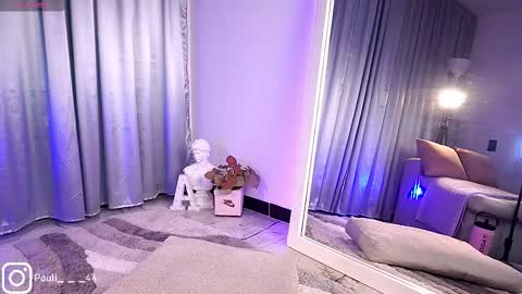 Mia online show from 09/20/25, 12:55