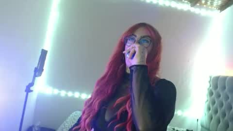 MIA VANTT online show from 03/06/26, 10:50