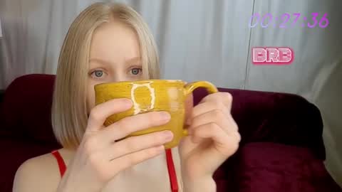 Mia online show from 01/01/25, 11:07