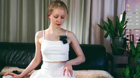 Mia online show from 09/19/25, 02:51